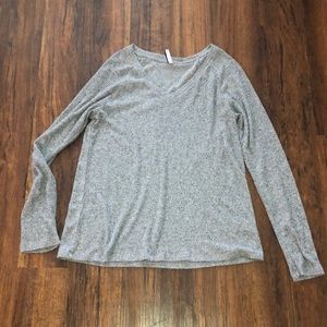 Gray long sleeve shirt